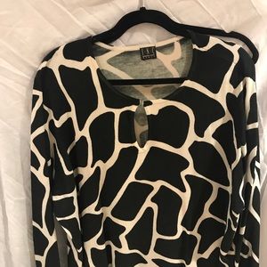 Sweater black and white